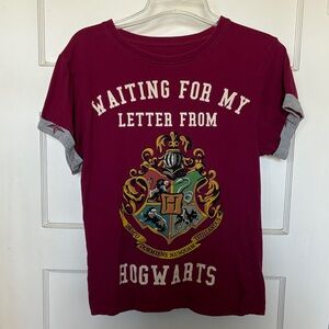 Wizarding World of Harry Potter Maroon Hogwarts Women’s T-Shirt Size S